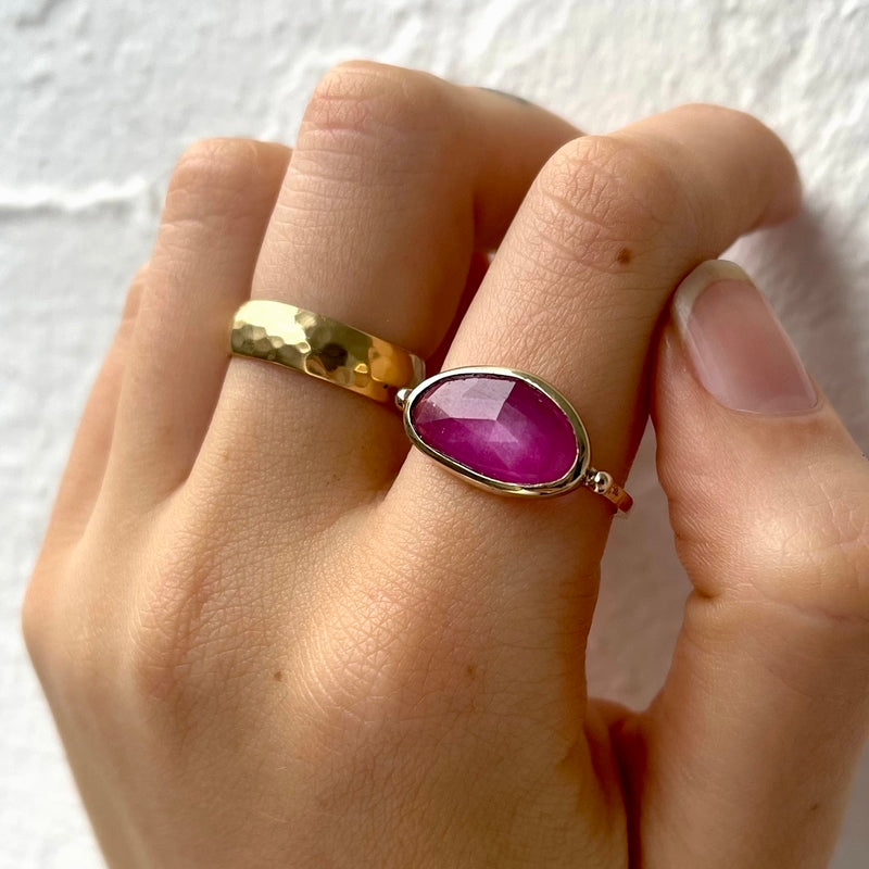 Pebble Ring, Ruby, 9kt Yellow Gold